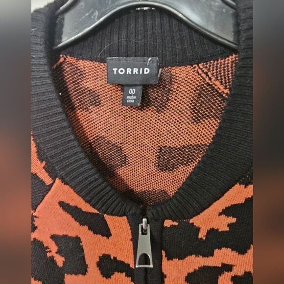 Torrid leopard print sweater size 00, excellent condition - Picture 6 of 7